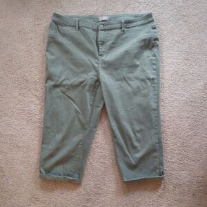 Chico's Womens Capri Pants Size 3 Olive Green Lightweight Casual Cotton Stretch